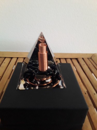Orgon pyramide mit schwarzen - pyramide,