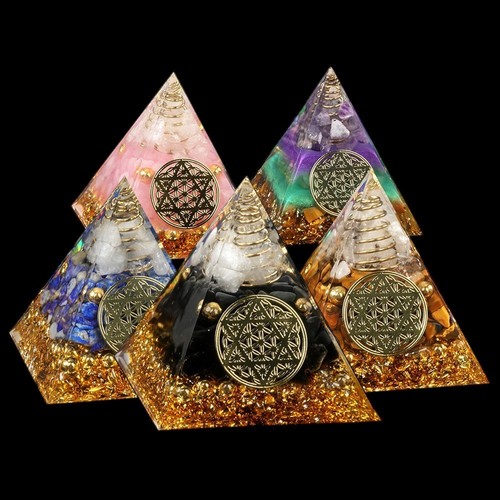 Orgonit pyramide mit - orgonit, amethyst