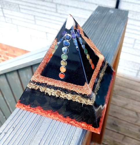 Orgonit pyramide 15cm - pyramide, "chakra"