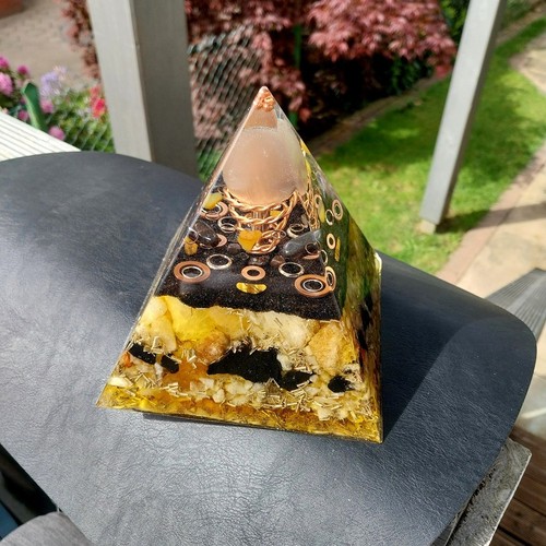 Orgonit pyramide gelb mit - orgonit, in
