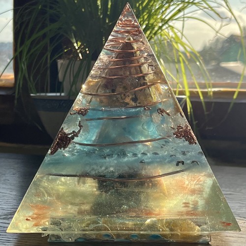 Orgon pyramide kristalle - pyramide,