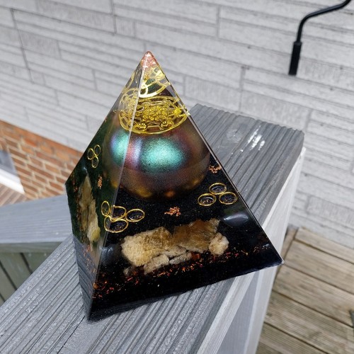 Orgonit pyramide 13cm mit - pyramide,