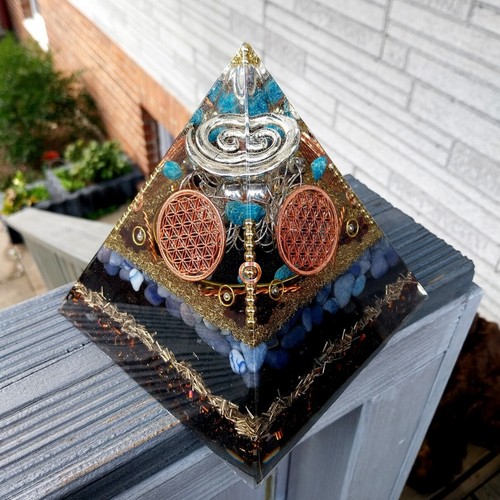 Orgonit pyramide cm 4 - 14,5, cm,