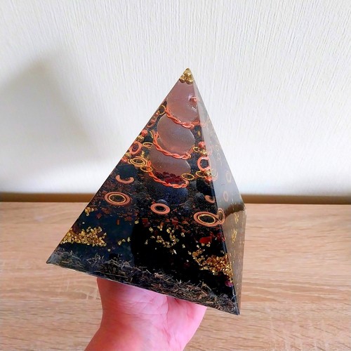 Orgonit pyramide cm mit - pyramide,,