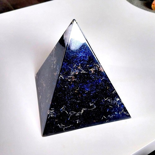 Orgonit pyramide schutz - orgonit, mit